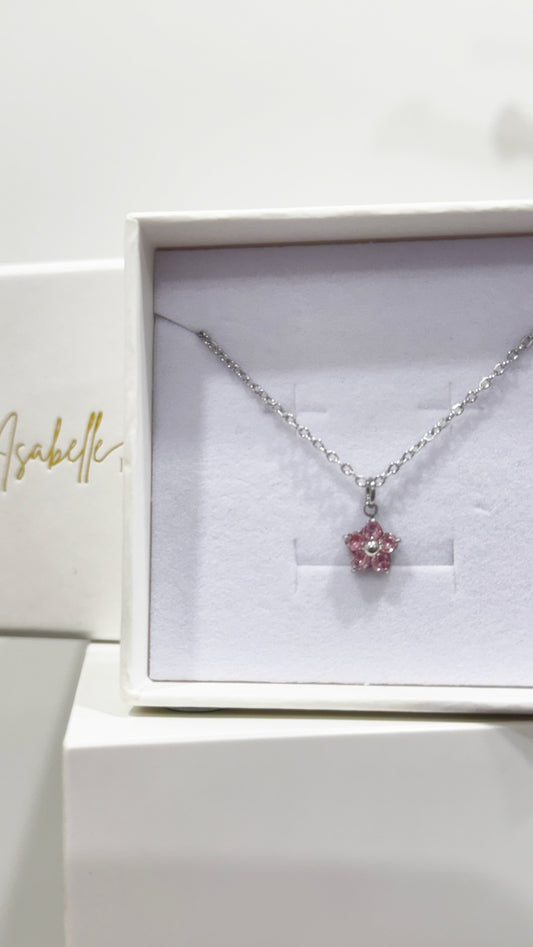 Loving Neve Necklace