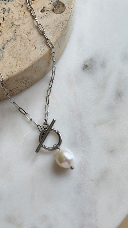 Classy Pearl Necklace