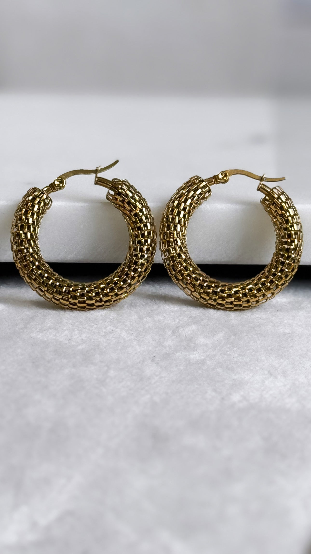 Aura Hoops