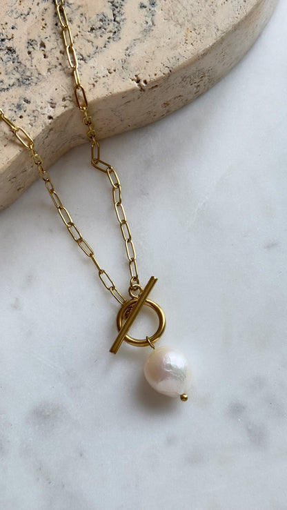 Classy Pearl Necklace